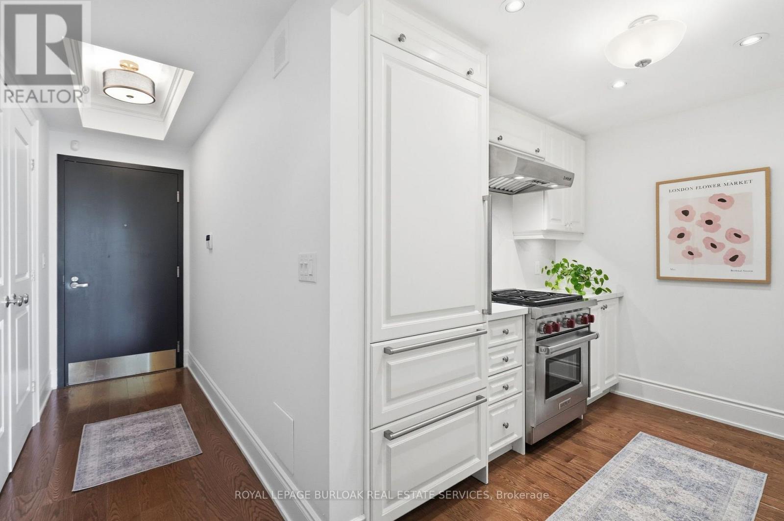 711 - 3500 Lakeshore Road W Property Photo 4