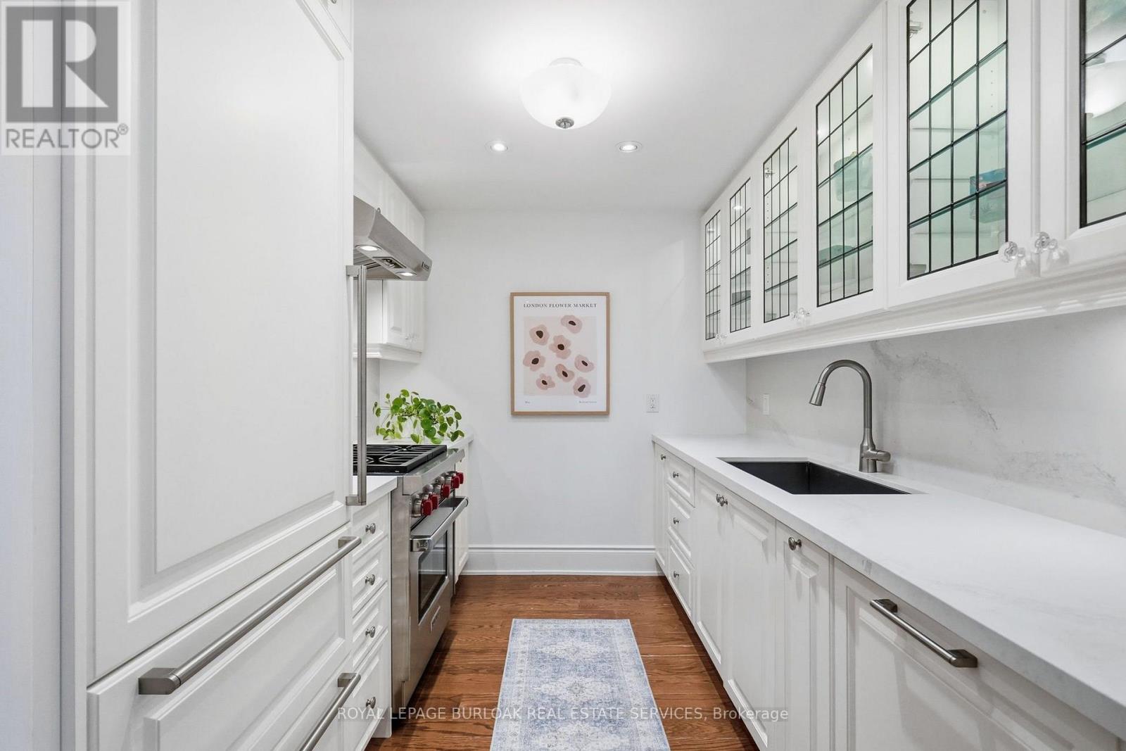 711 - 3500 Lakeshore Road W Property Photo 7