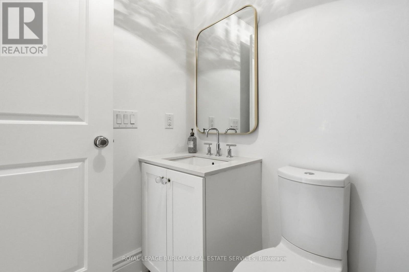 711 - 3500 Lakeshore Road W Property Photo 22