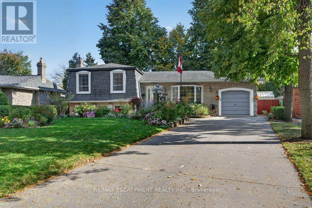 600 Holly Hill Crescent Property Photo 2