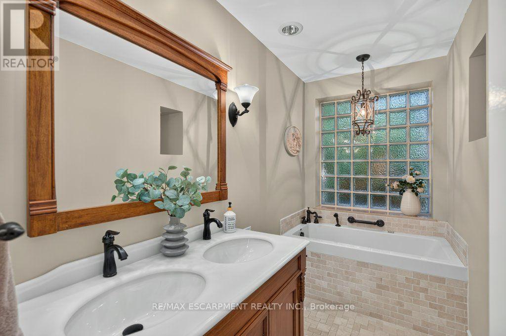 600 Holly Hill Crescent Property Photo 26
