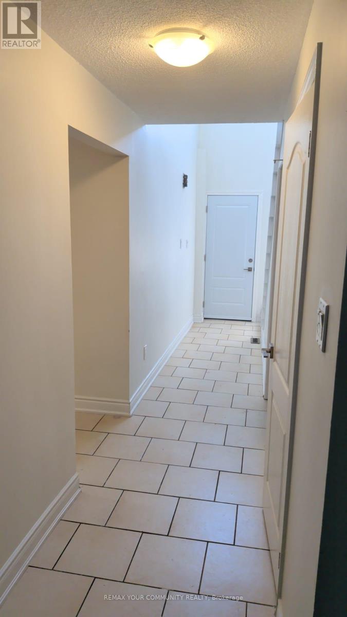 Upper - 4 Malabar Crescent S Property Photo 4