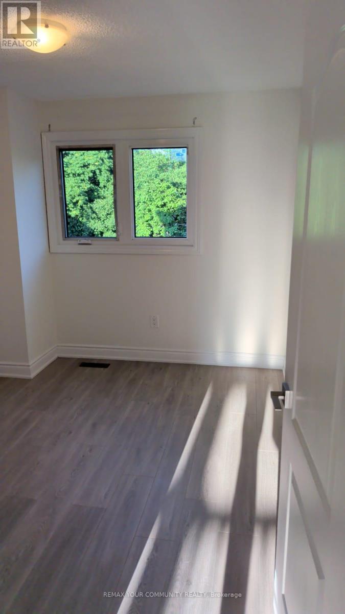 Upper - 4 Malabar Crescent S Property Photo 12