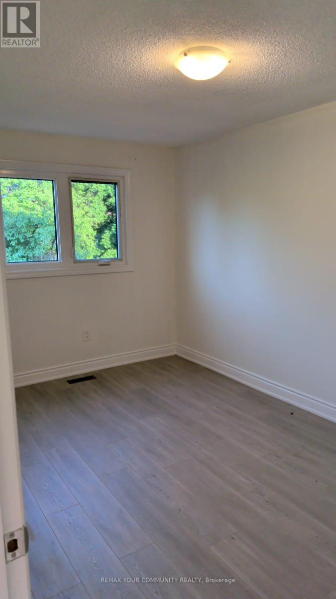 Upper - 4 Malabar Crescent S Property Photo 14