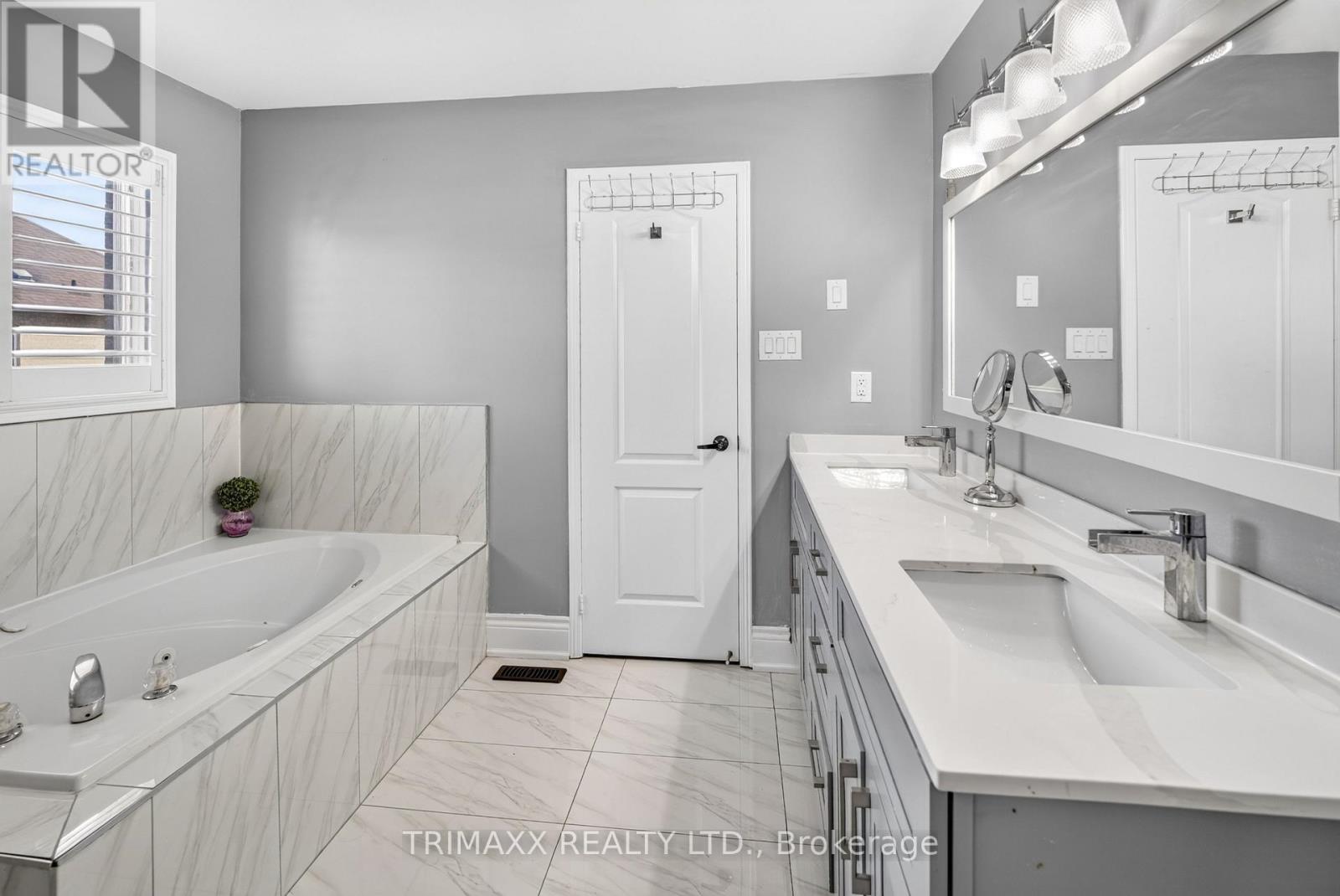 19 Leopard Gate Property Photo 21