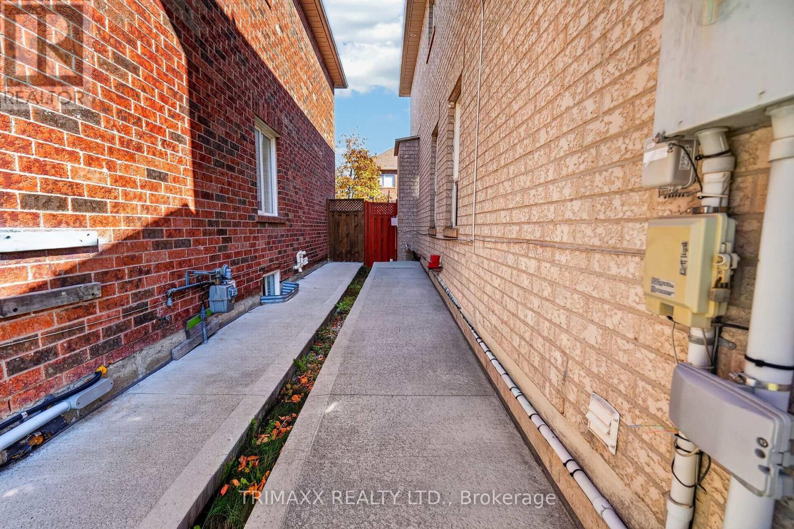 19 Leopard Gate Property Photo 48