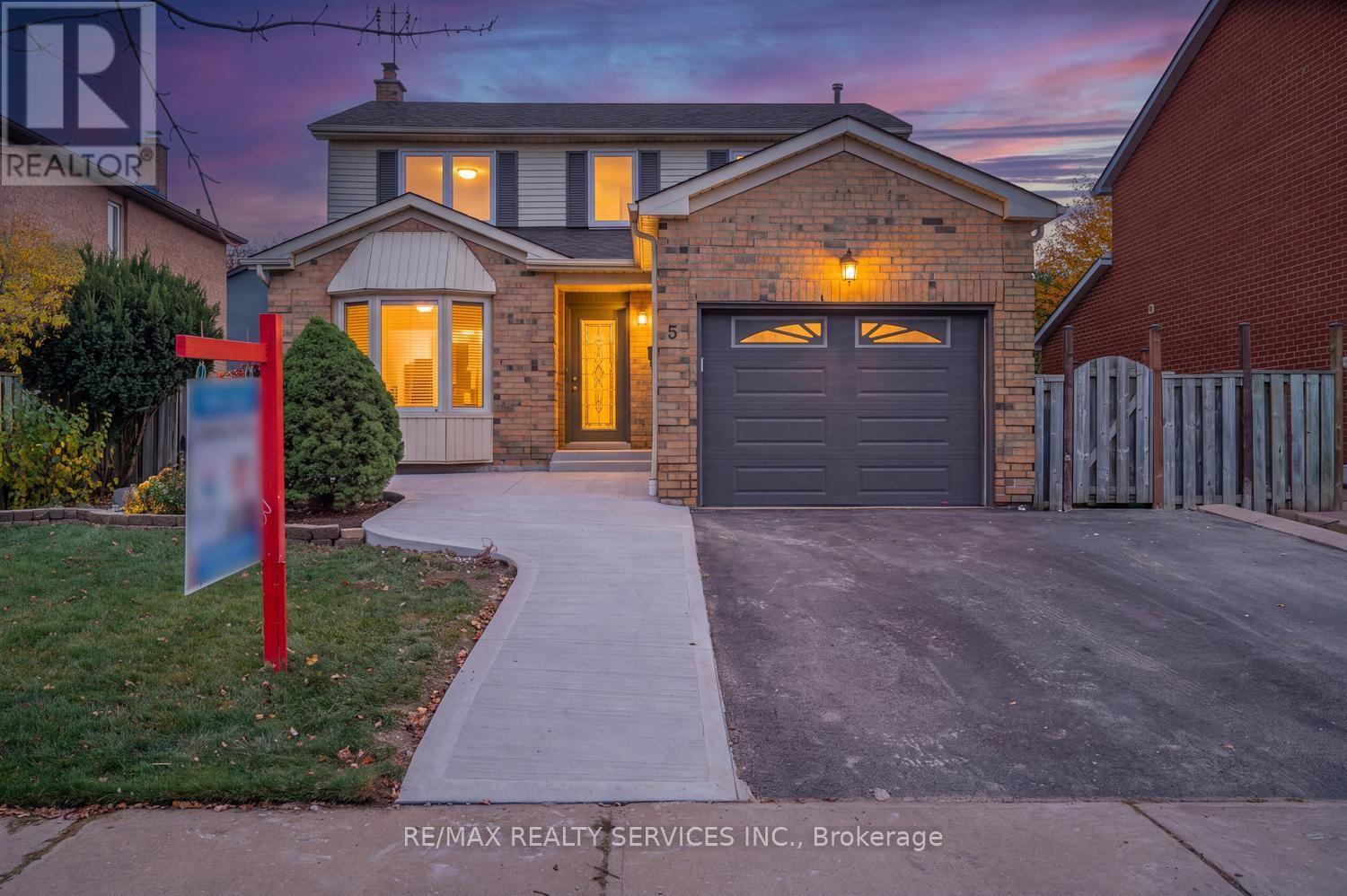 5 NIMROD CRESCENT W Property Photo 1