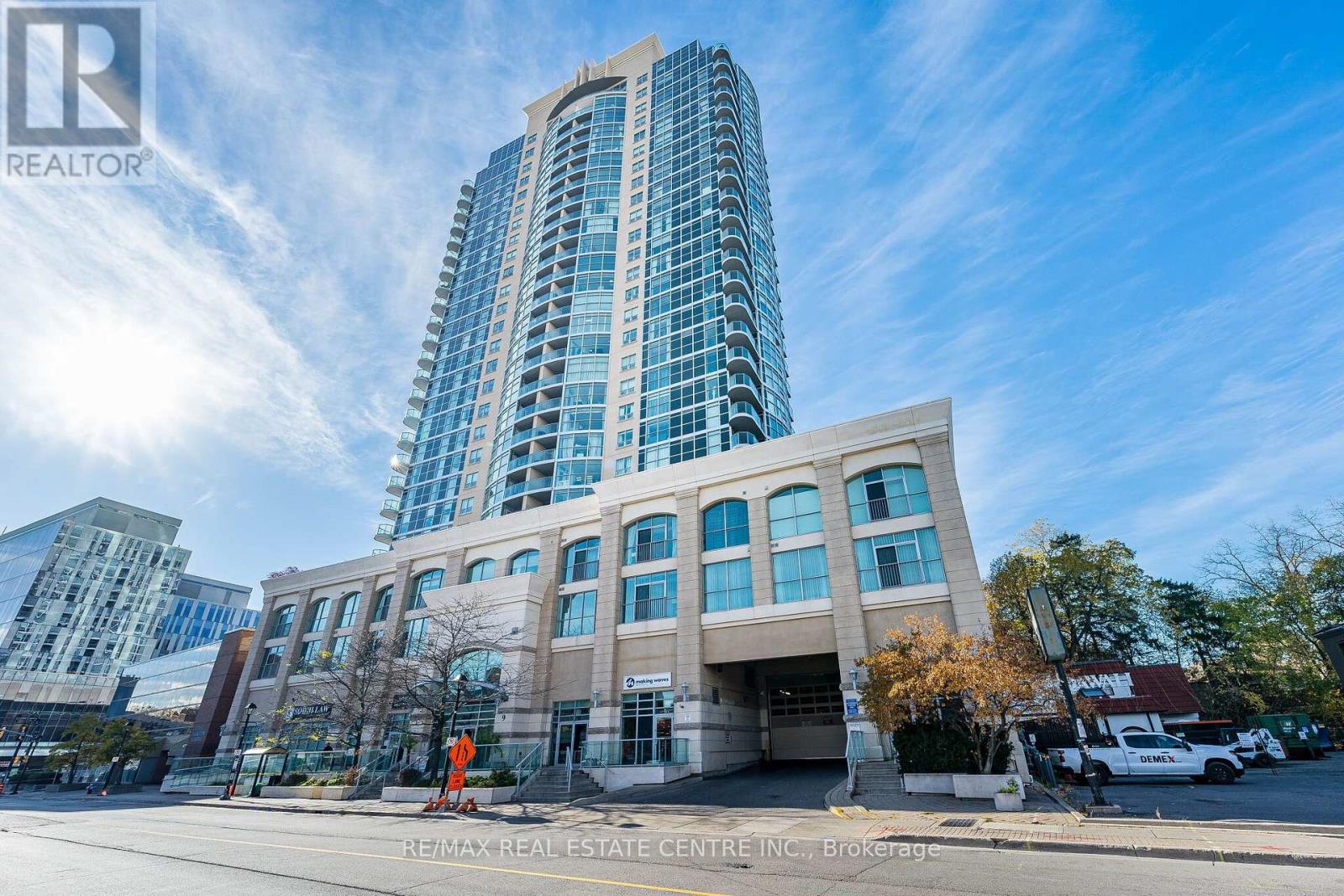 901 - 9 George Street N Property Photo 2