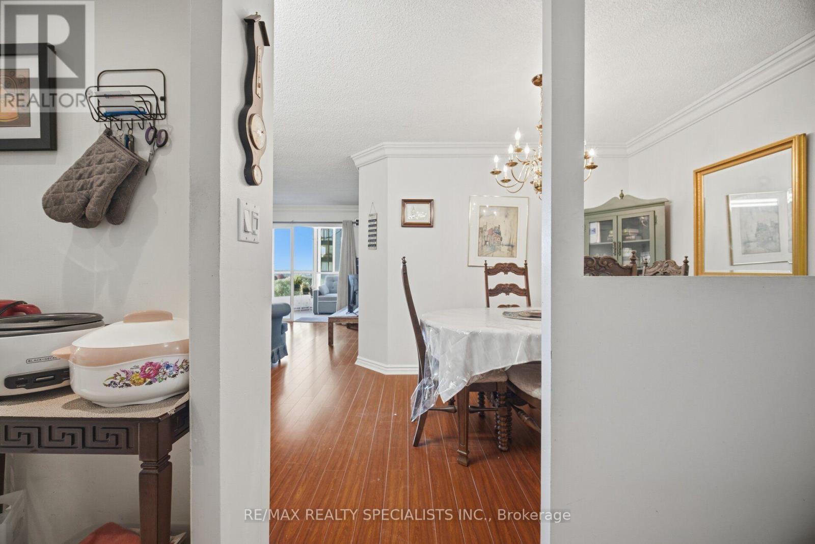 813 - 145 Hillcrest Avenue Property Photo 7