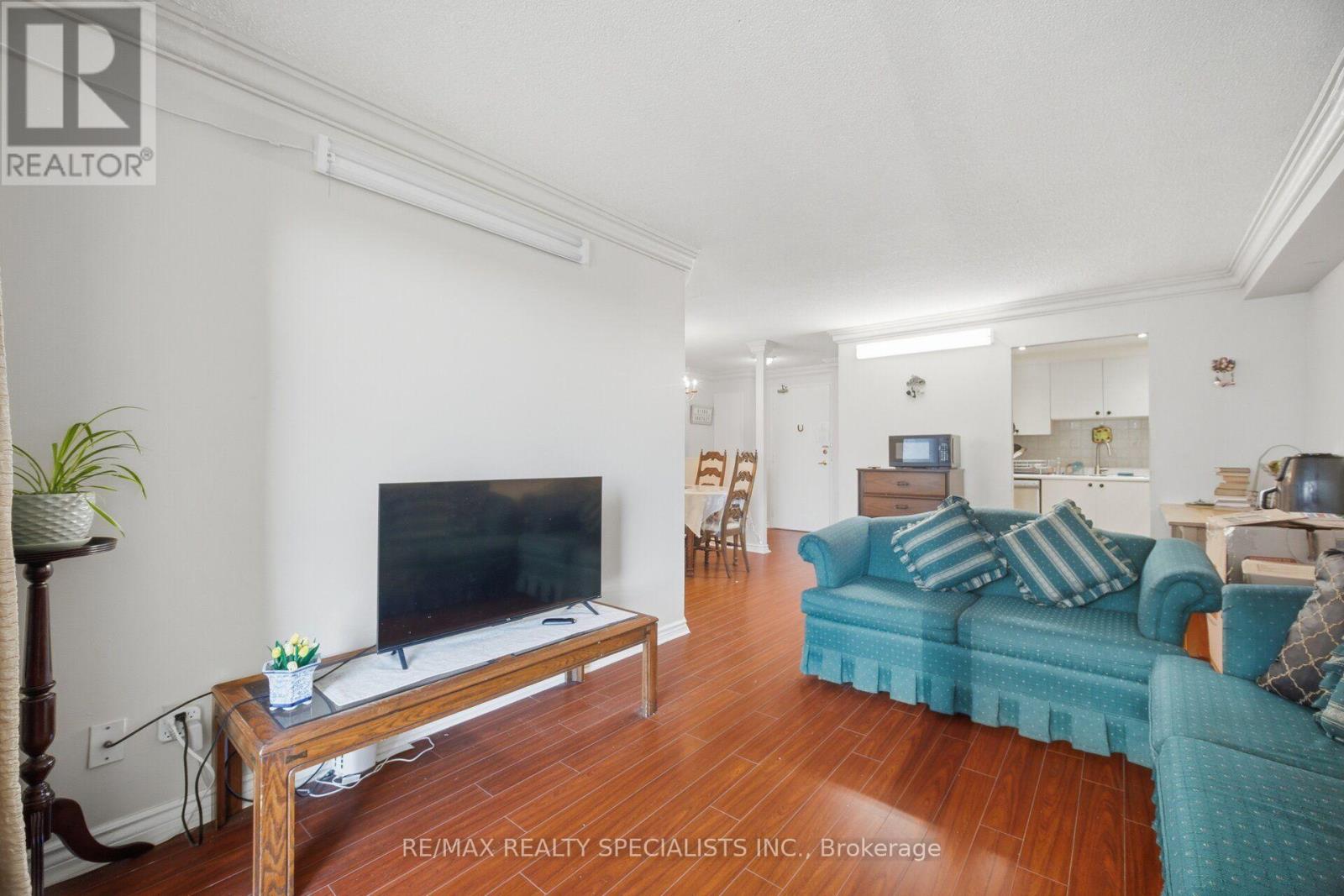 813 - 145 Hillcrest Avenue Property Photo 17