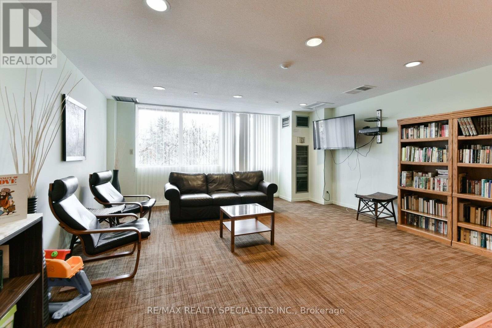 813 - 145 Hillcrest Avenue Property Photo 44