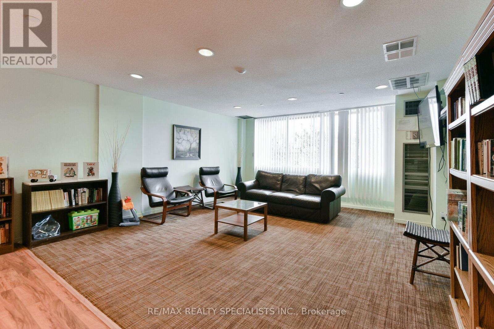 813 - 145 Hillcrest Avenue Property Photo 45