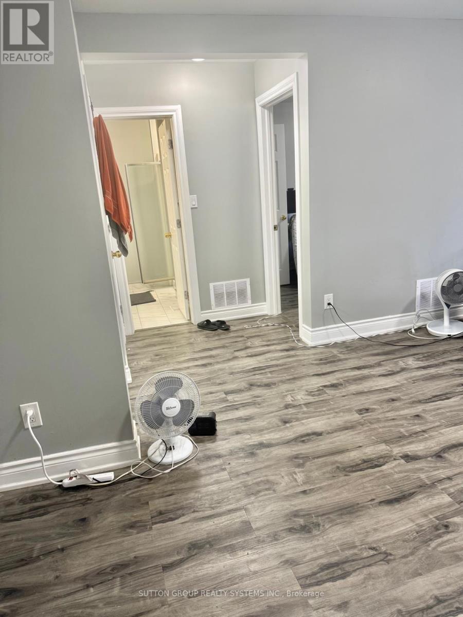 Lower - 2668 Windjammer Road Property Photo 17