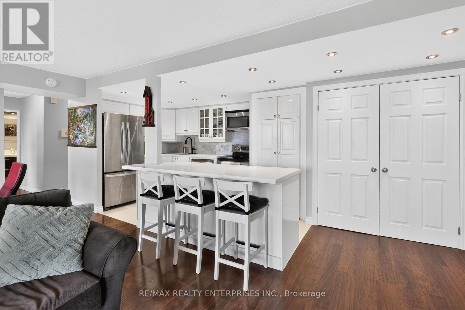 610 - 50 Elm Drive E Property Photo 1