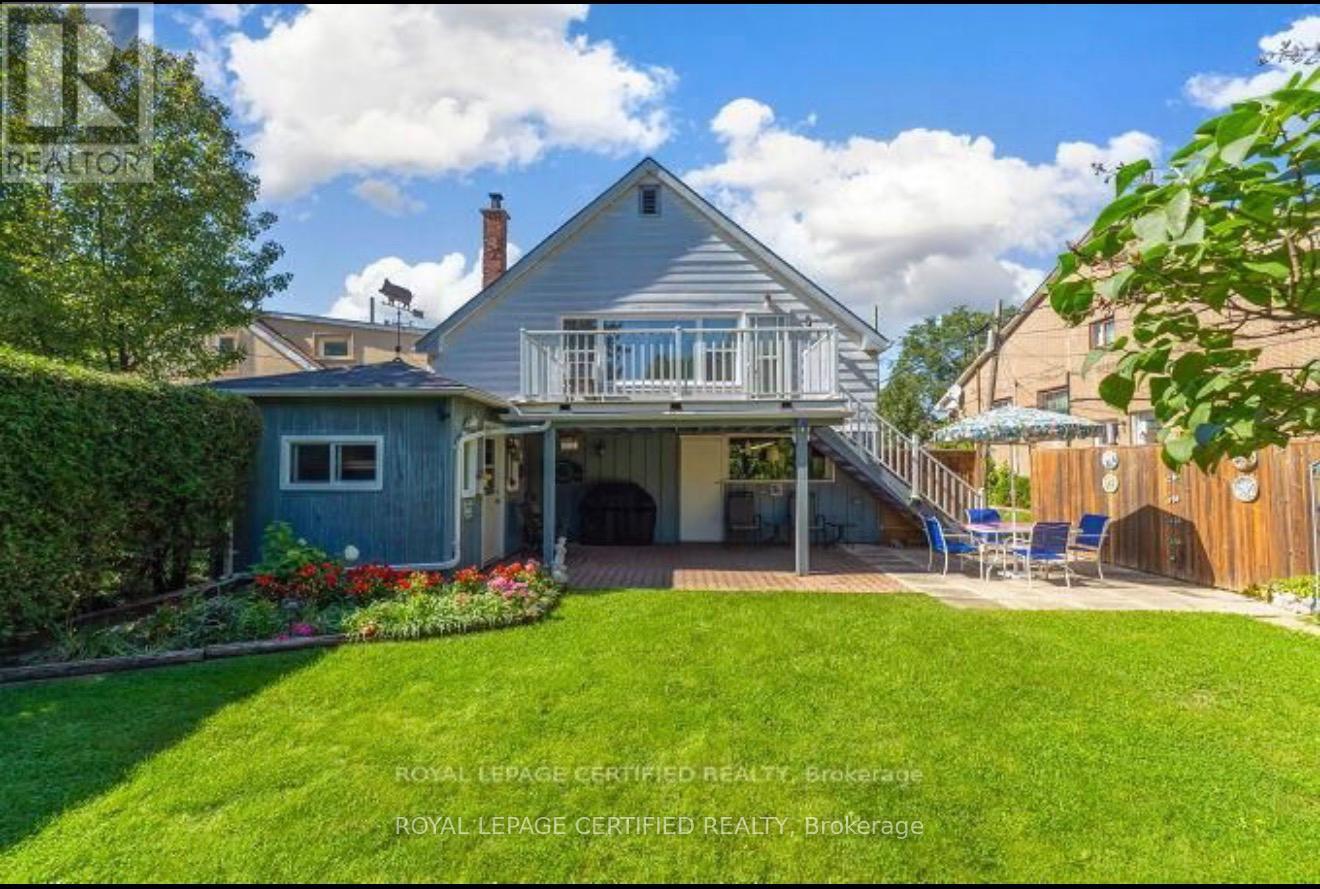 21 Denison Avenue Property Photo 5