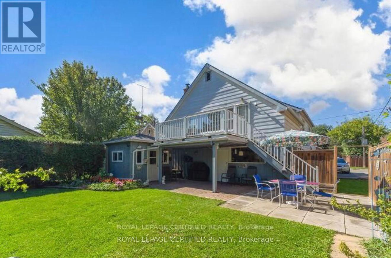 21 Denison Avenue Property Photo 6