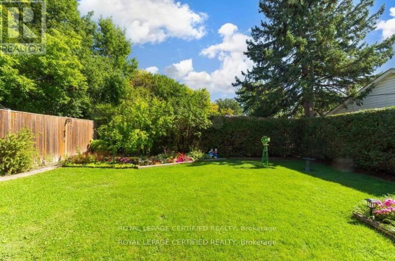 21 Denison Avenue Property Photo 9