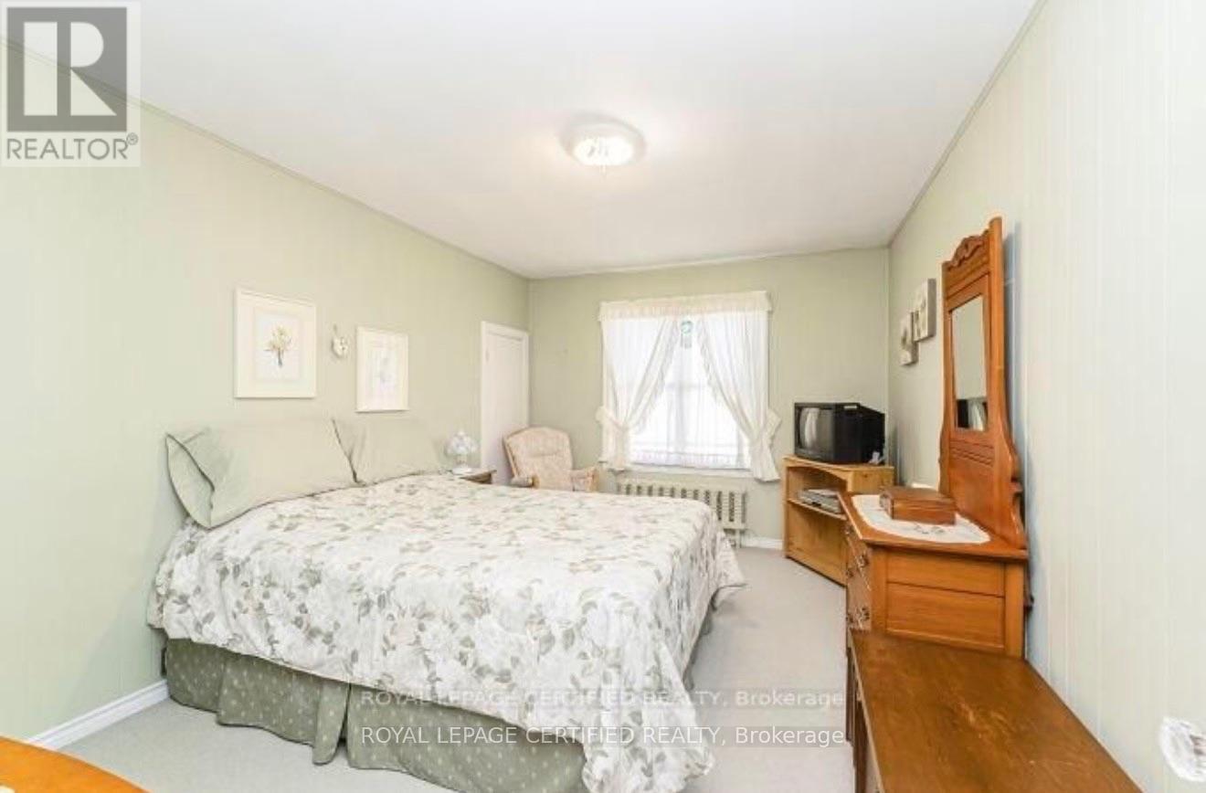 21 Denison Avenue Property Photo 26