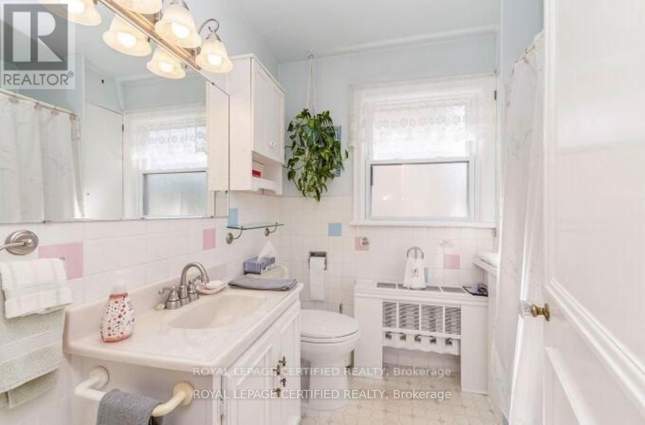 21 Denison Avenue Property Photo 29