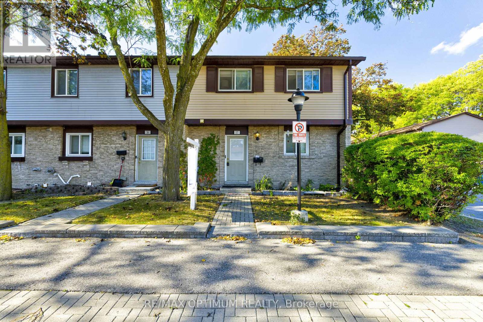 17 - 45 Hansen Road N Property Photo 1