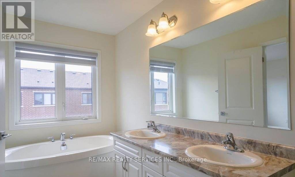 4 Divers Road Property Photo 24
