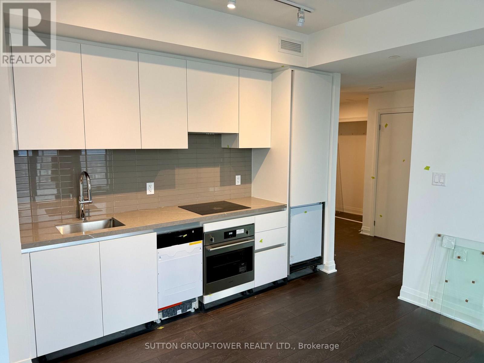 4304 - 4015 The Exchange Property Photo 5