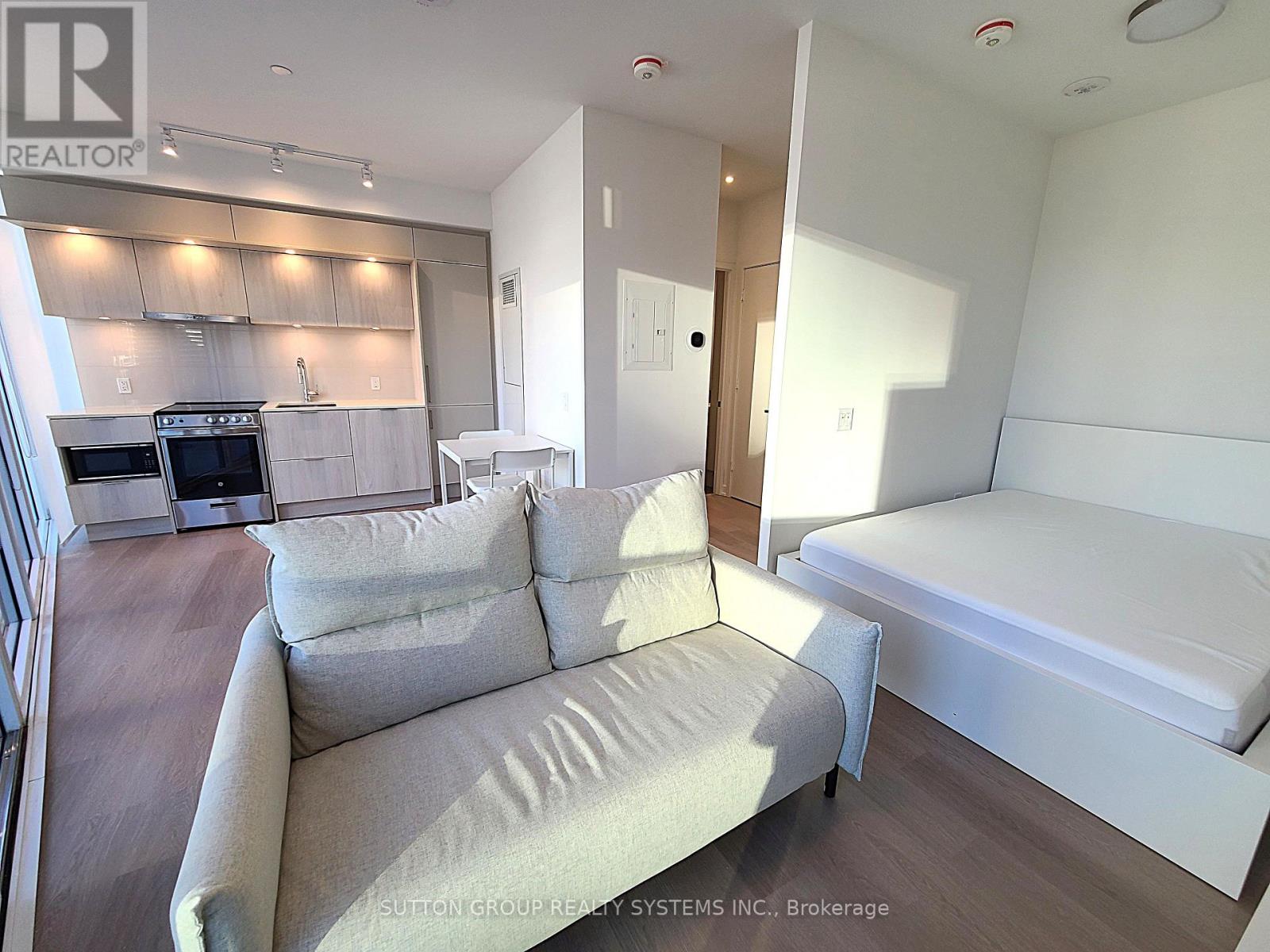 704 - 448 Burnhamthorpe Road Property Photo 1