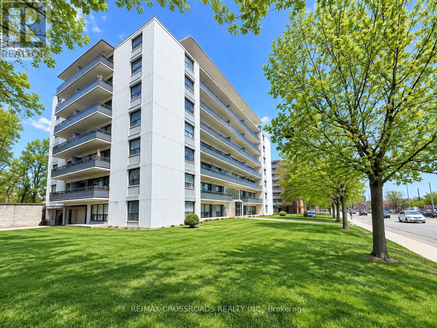 302 - 363 LAKESHORE ROAD E Property Photo 1