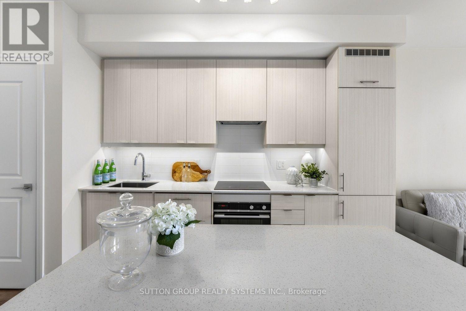 2208 - 36 Elm Drive W Property Photo 16