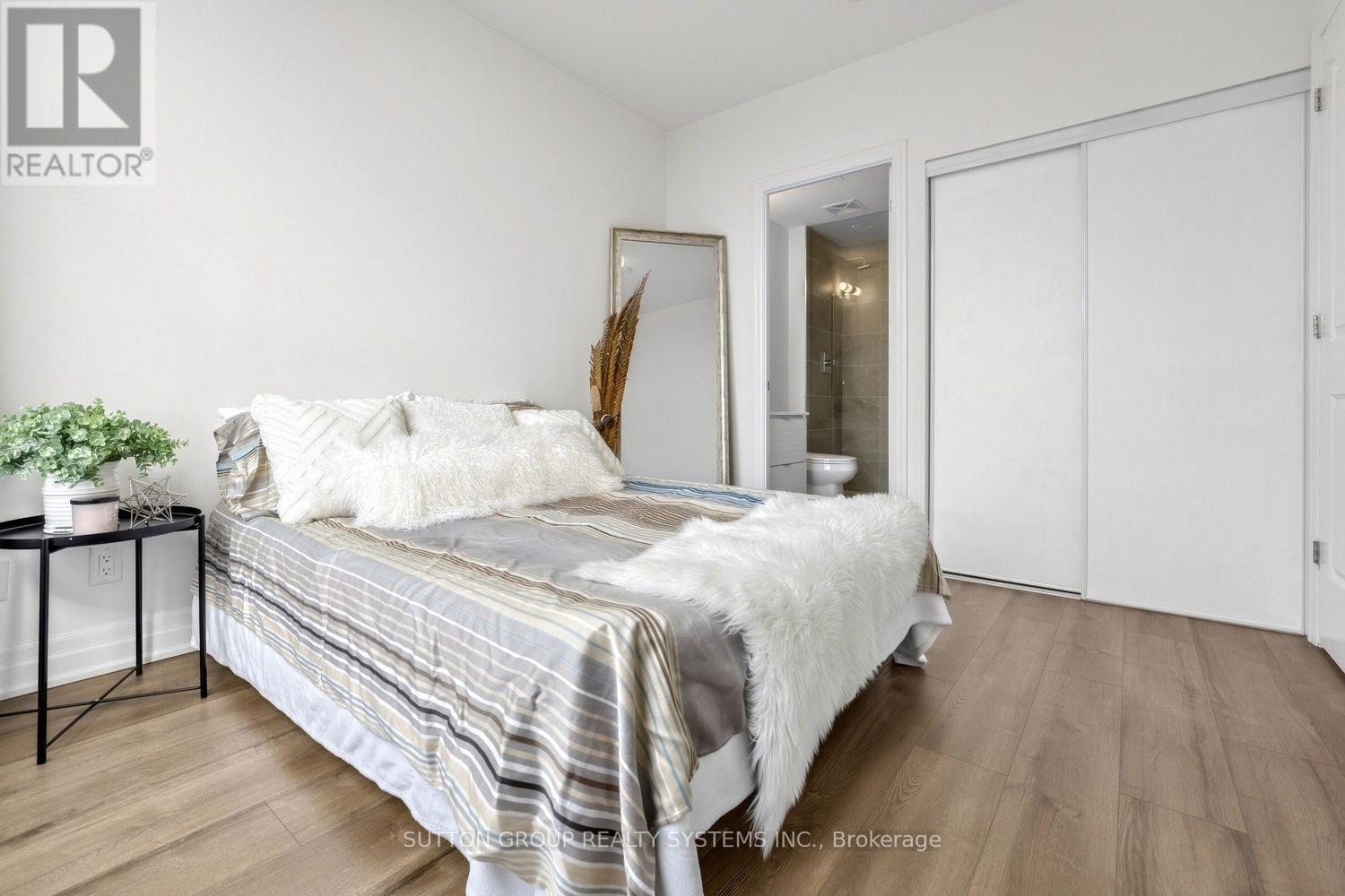 2208 - 36 Elm Drive W Property Photo 25