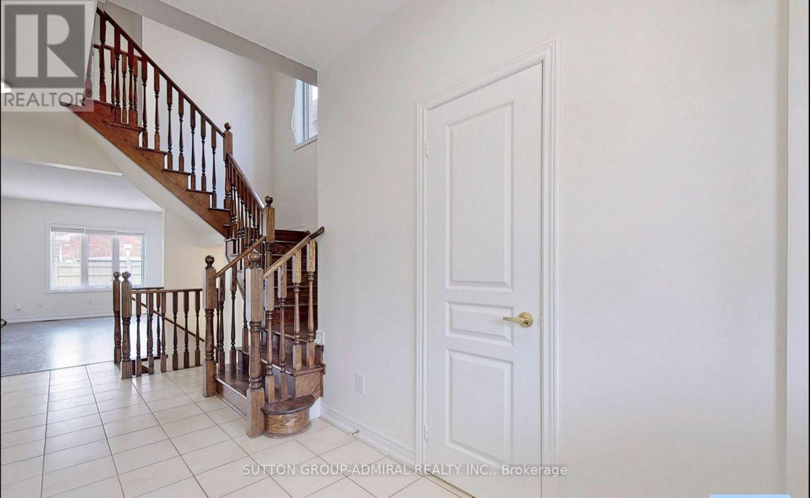 5594 Meadowcrest Avenue Property Photo 4
