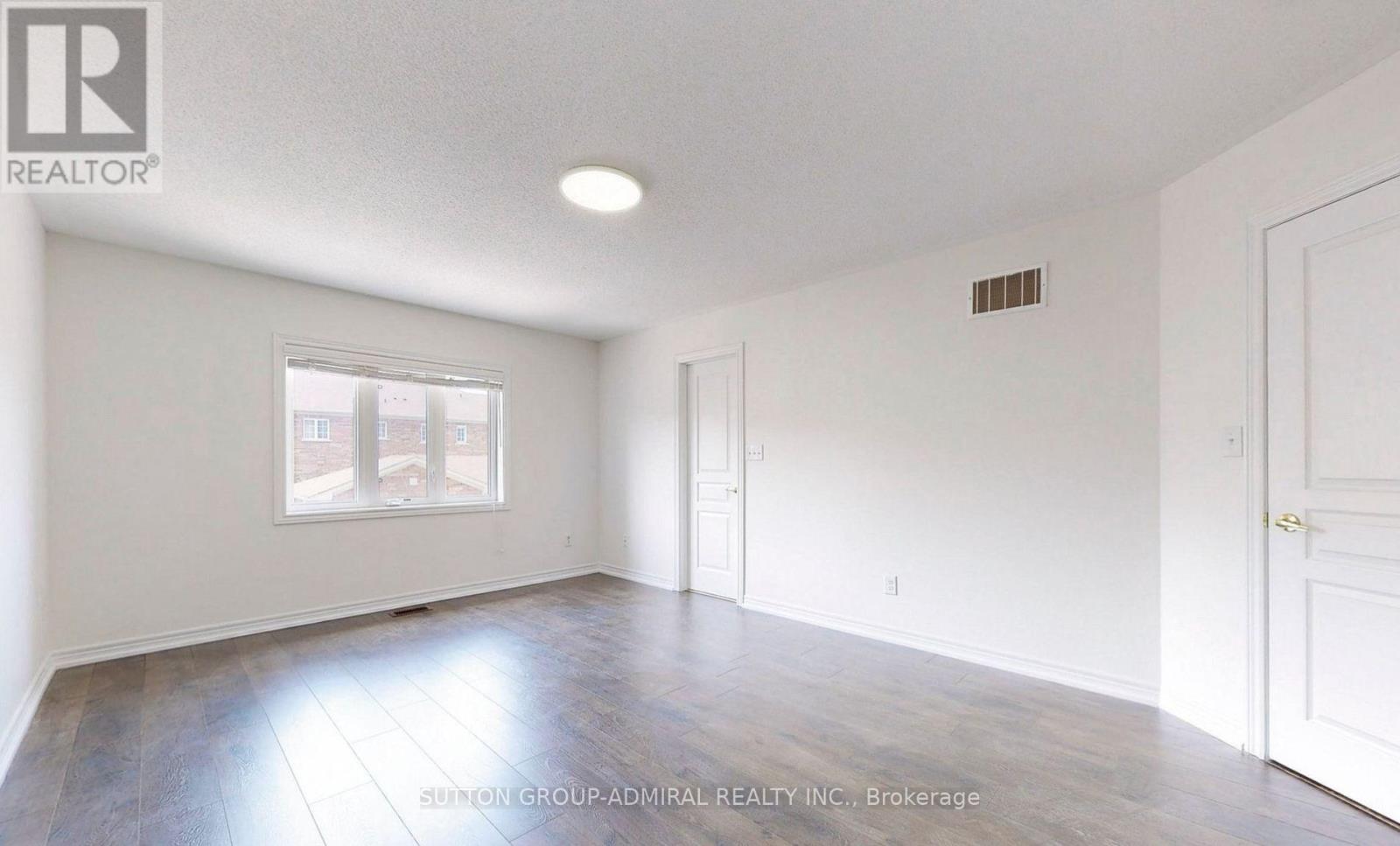 5594 Meadowcrest Avenue Property Photo 18