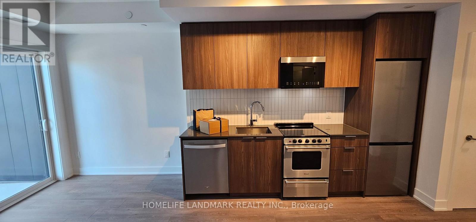 3008 William Cutmore Boulevard Property Photo 3