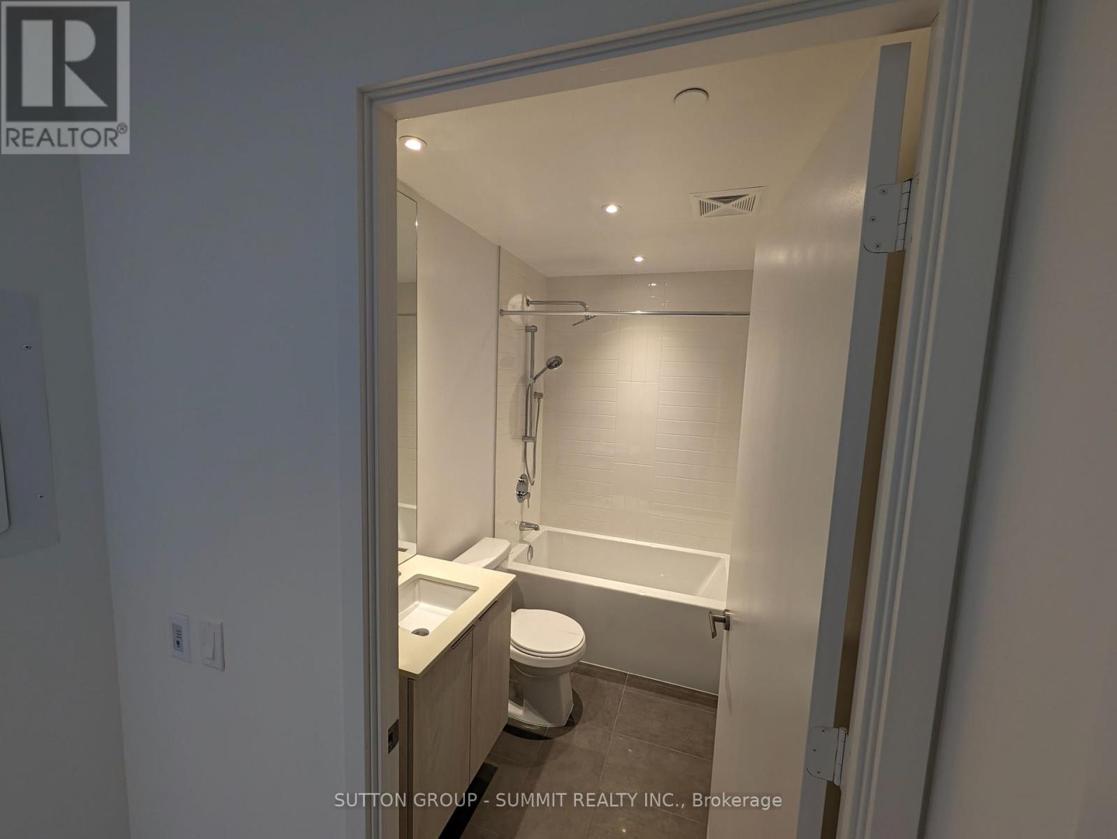 1703 - 448 Burnhamthorpe Road W Property Photo 6