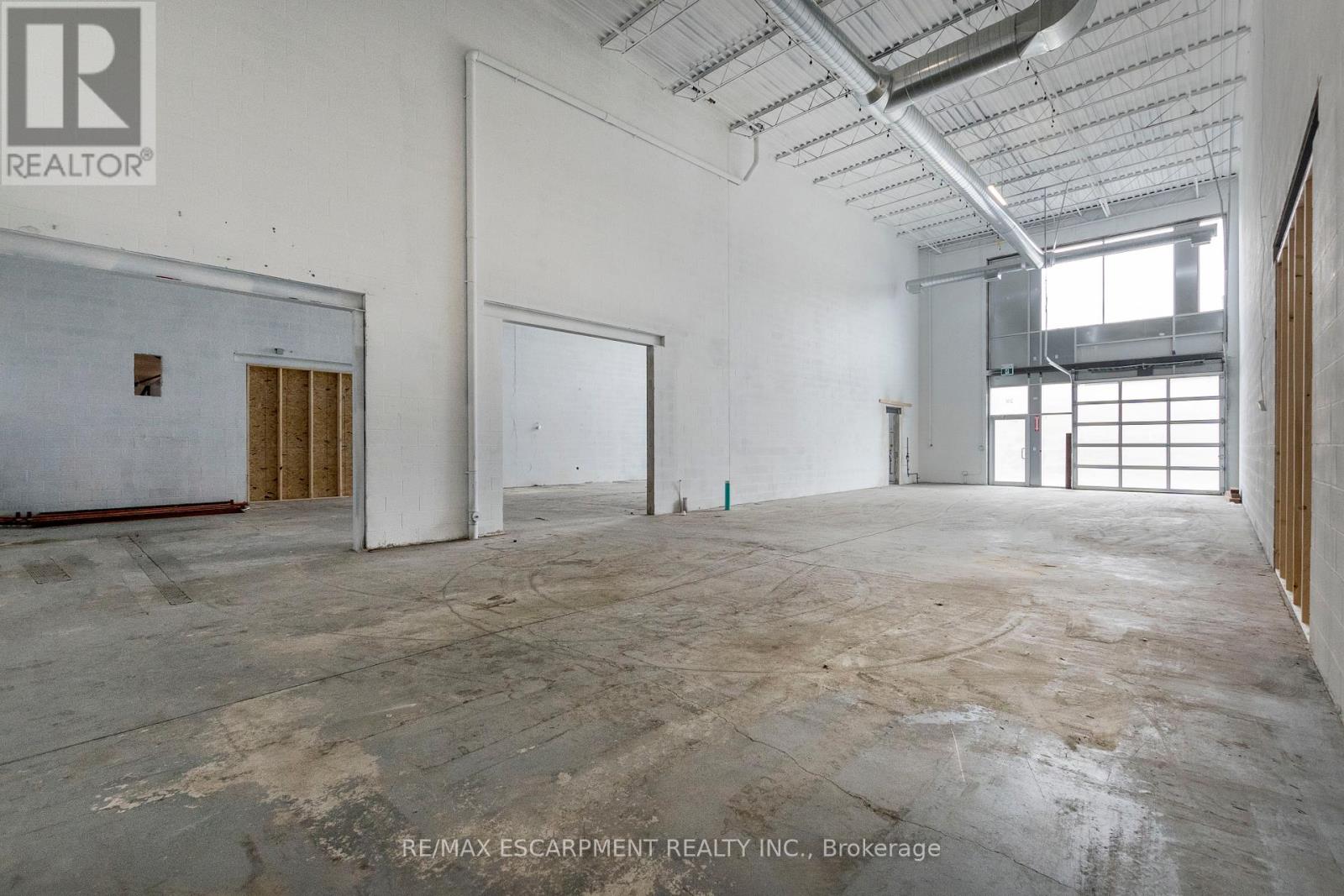 28 - 1156 King Road Property Photo 8