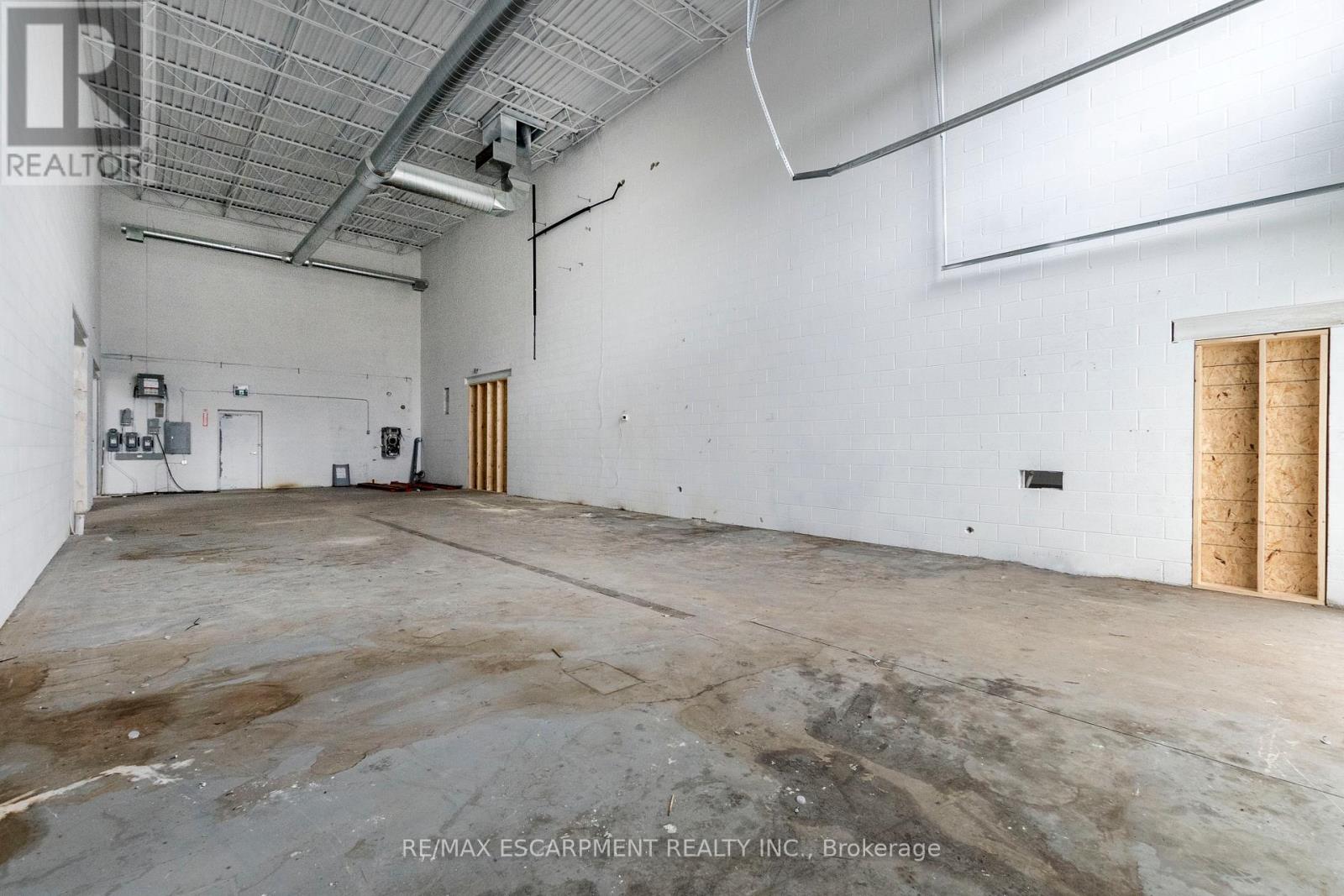 28 - 1156 King Road Property Photo 12
