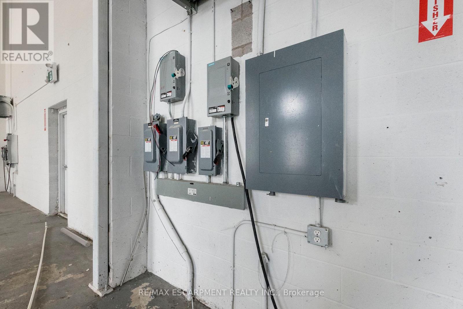28 - 1156 King Road Property Photo 15
