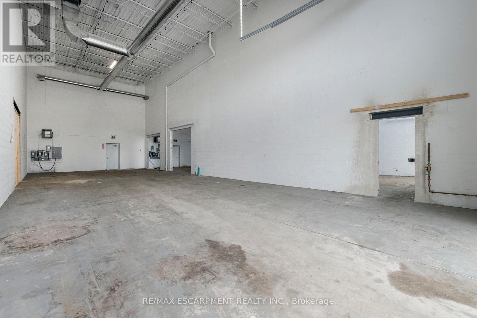 29 - 1156 King Road Property Photo 5