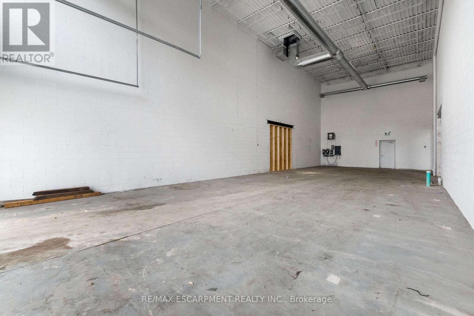 29 - 1156 King Road Property Photo 6