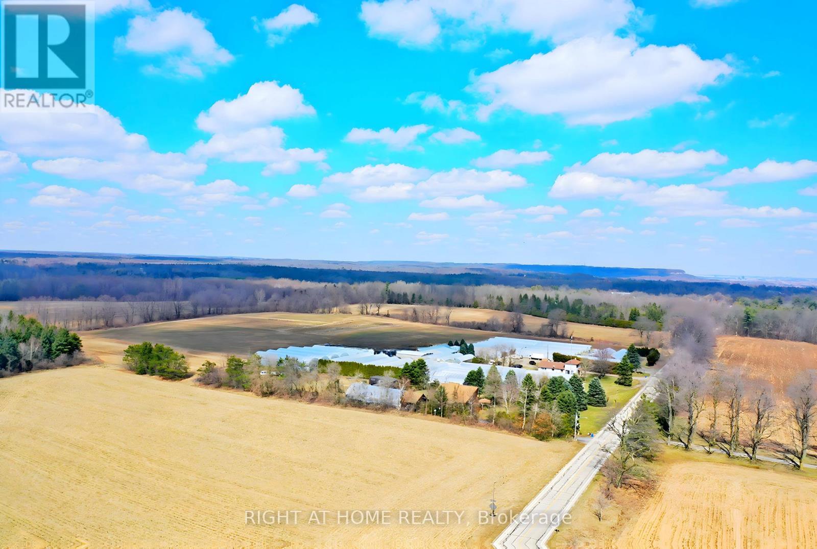 1101 Derry Road Property Photo 5