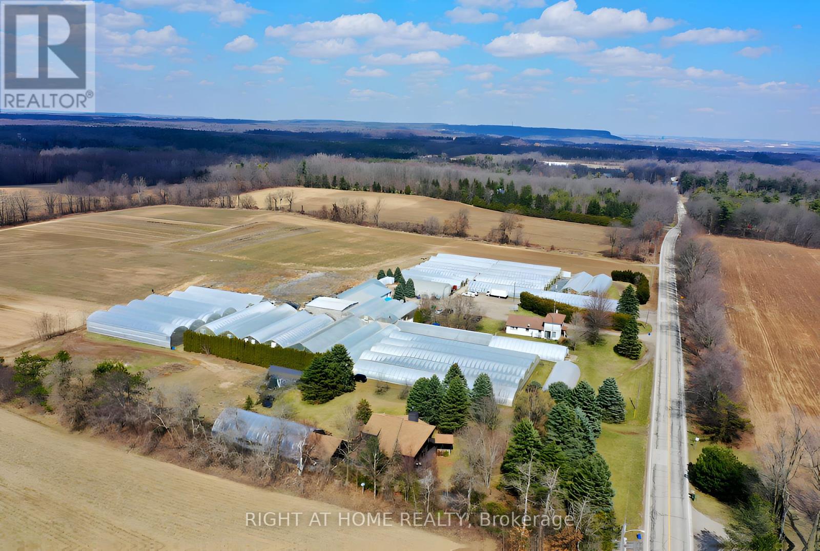 1101 Derry Road Property Photo 7