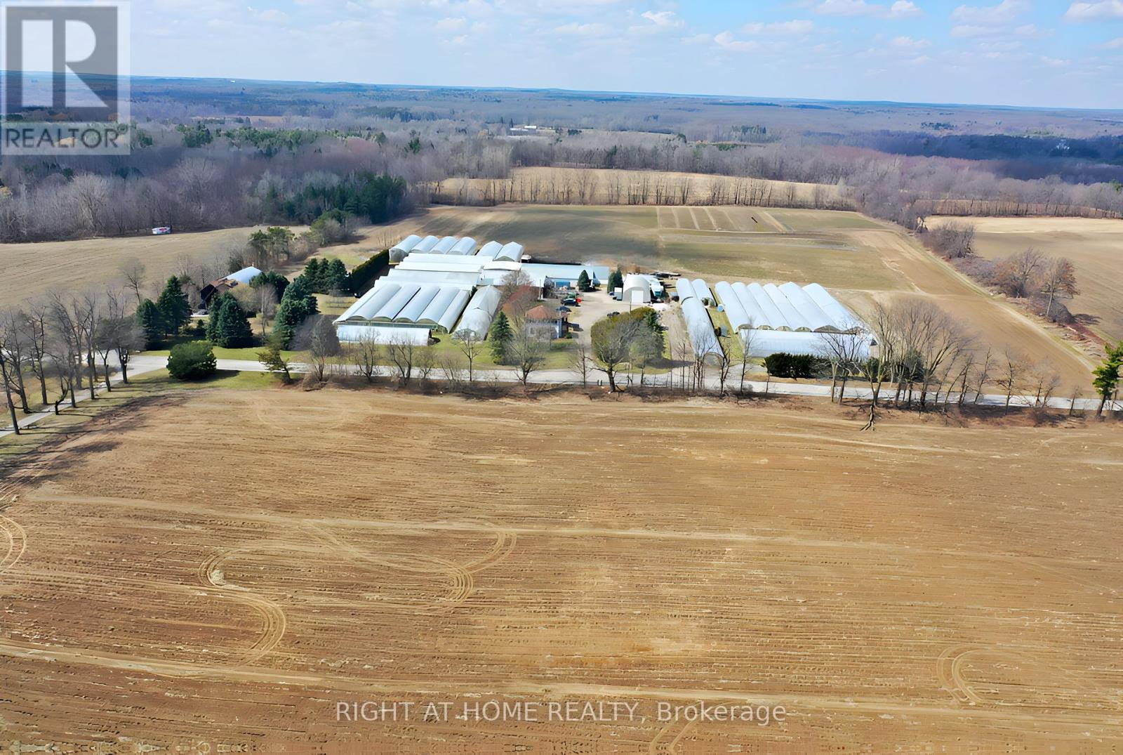 1101 Derry Road Property Photo 8
