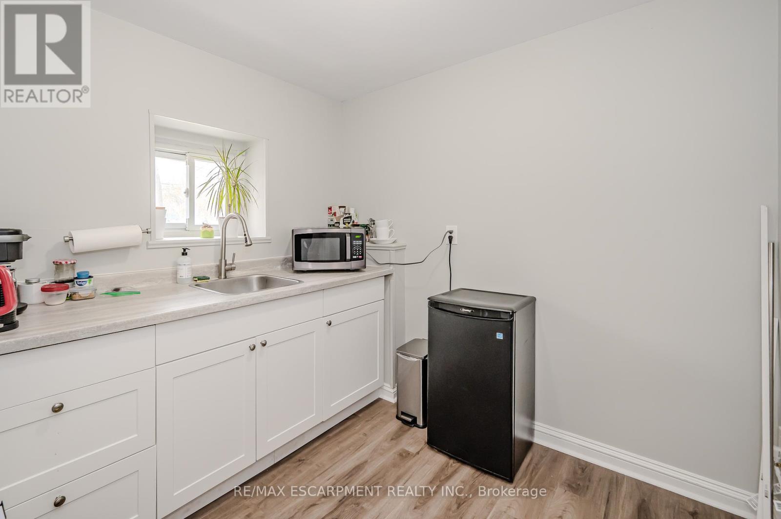 492 Locust Street Property Photo 8