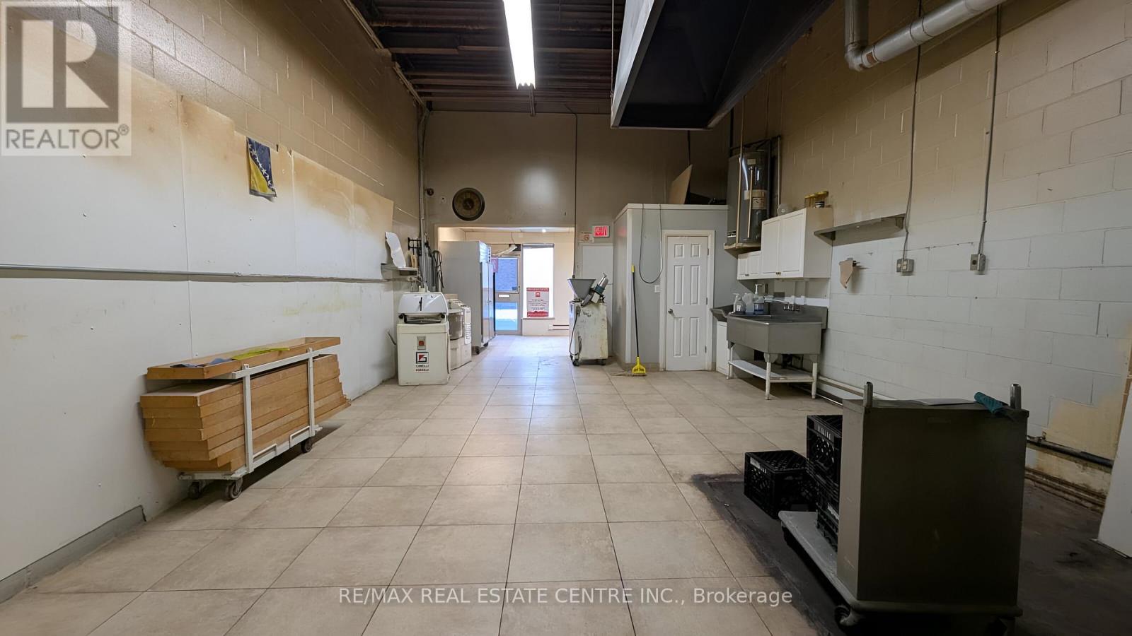 8 - 1662 Bonhill Road Property Photo 1