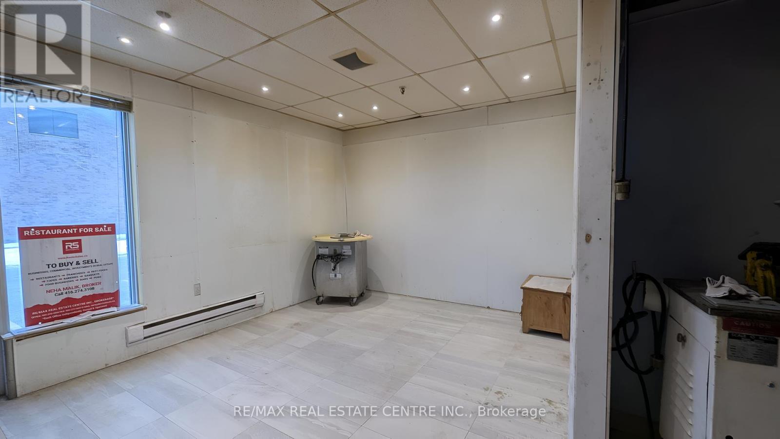 8 - 1662 Bonhill Road Property Photo 3