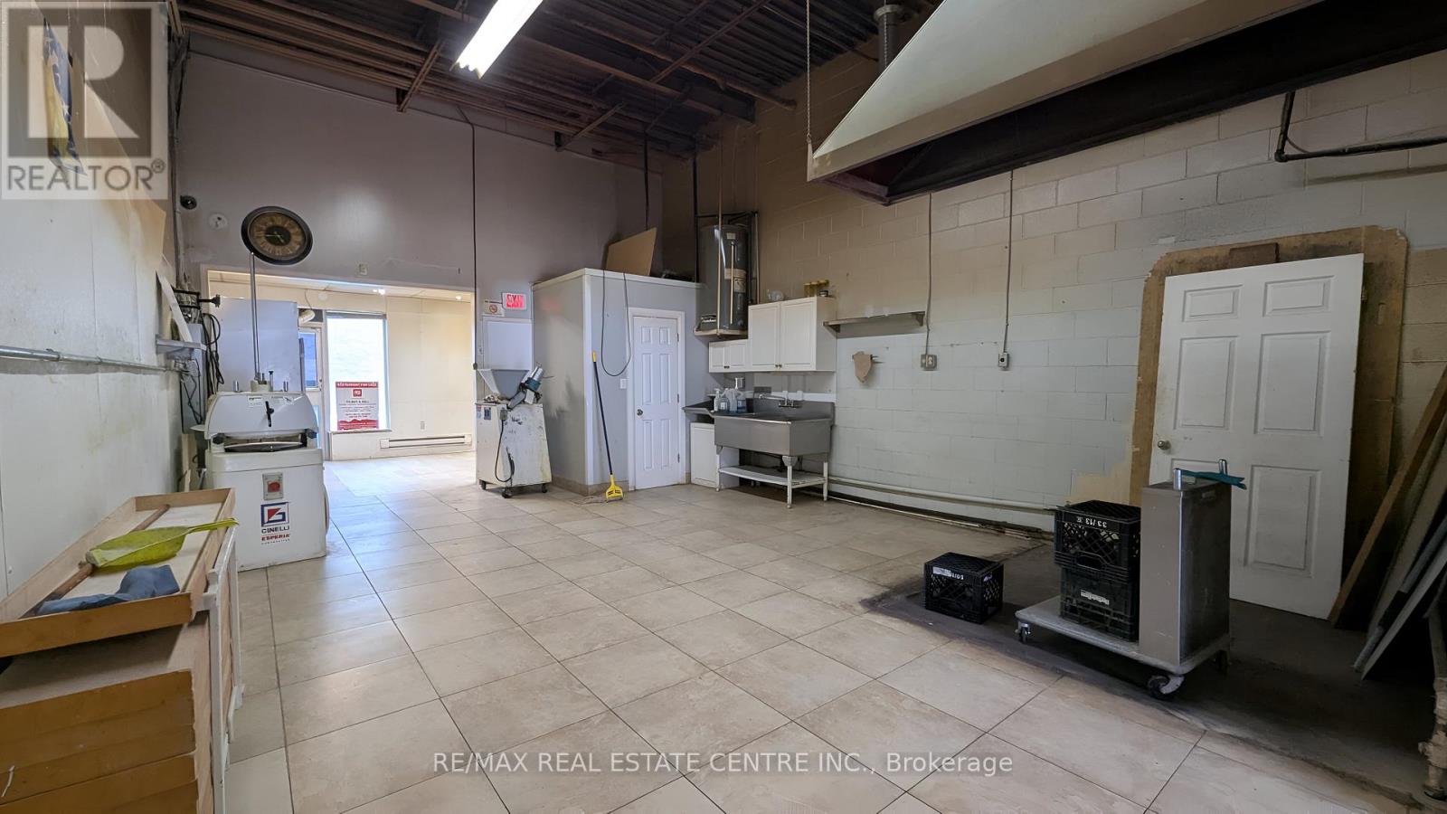 8 - 1662 Bonhill Road Property Photo 6