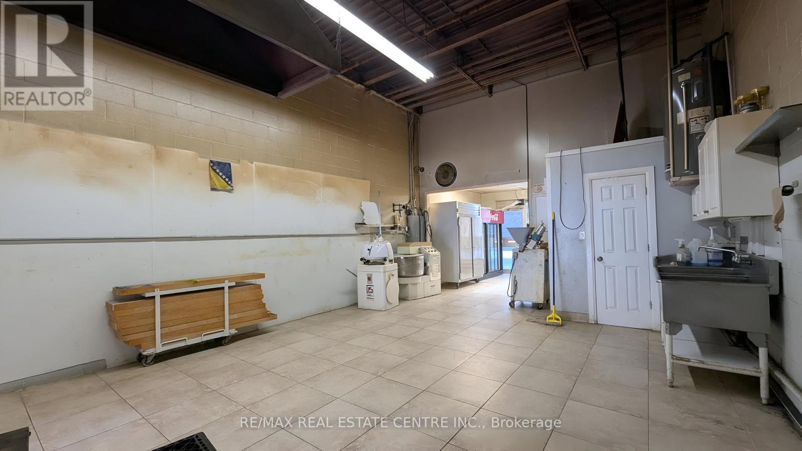 8 - 1662 Bonhill Road Property Photo 9