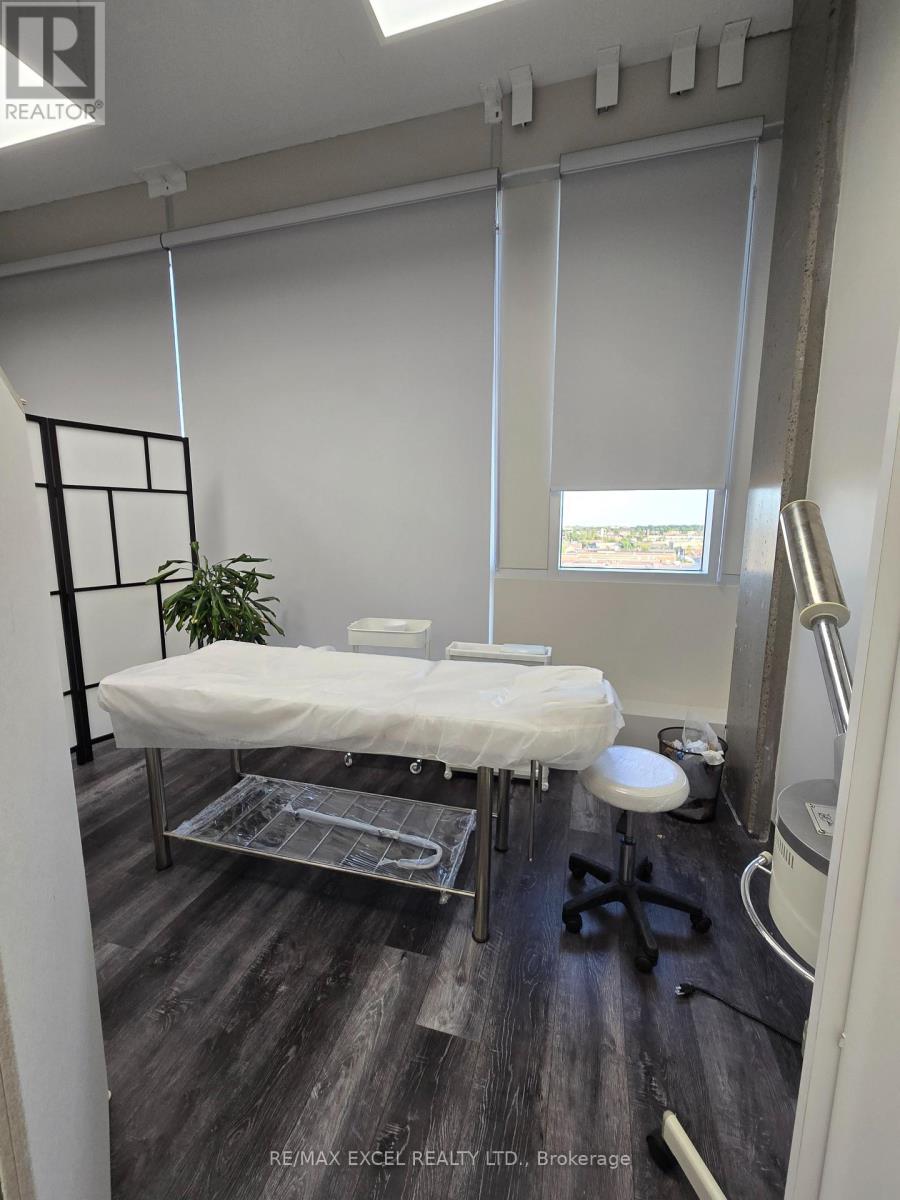 502 - 1275 Finch Avenue W Property Photo 5