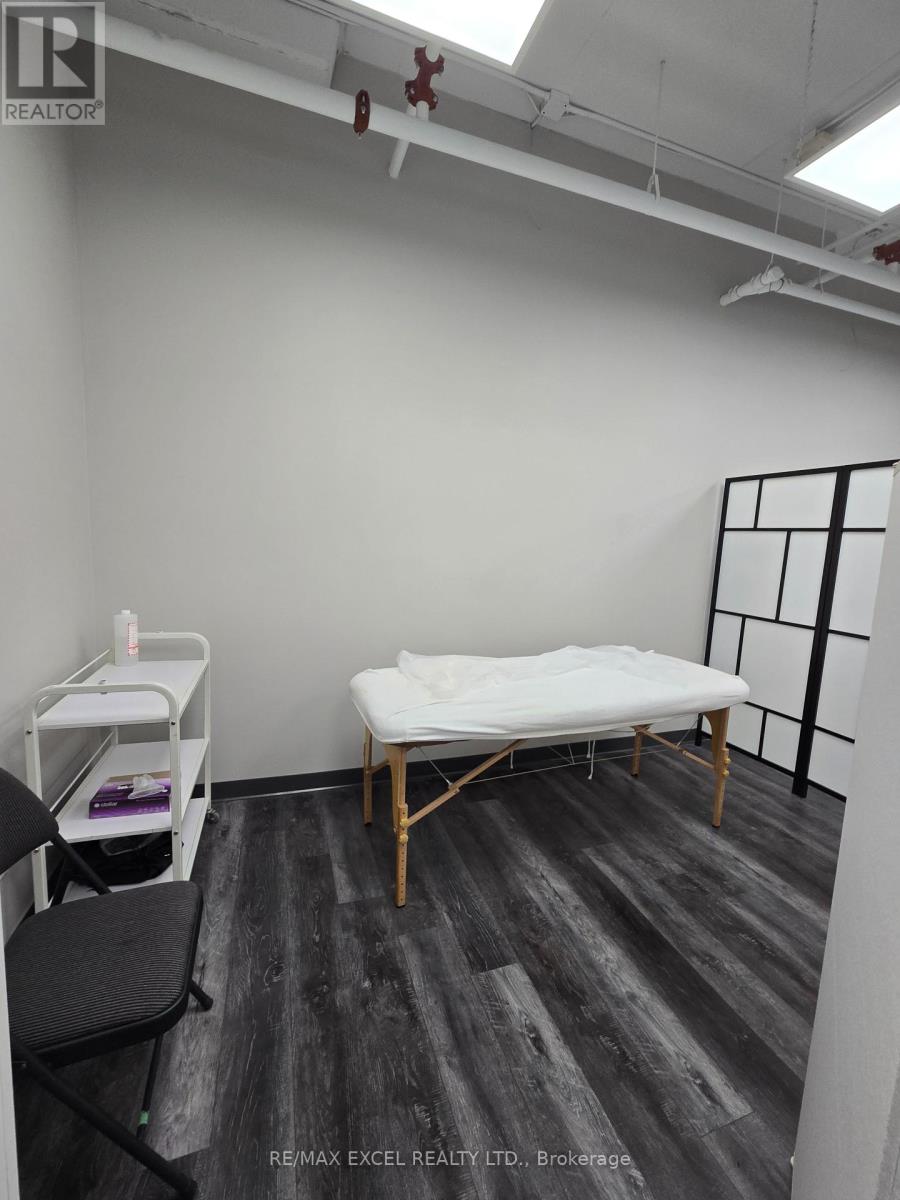 502 - 1275 Finch Avenue W Property Photo 6