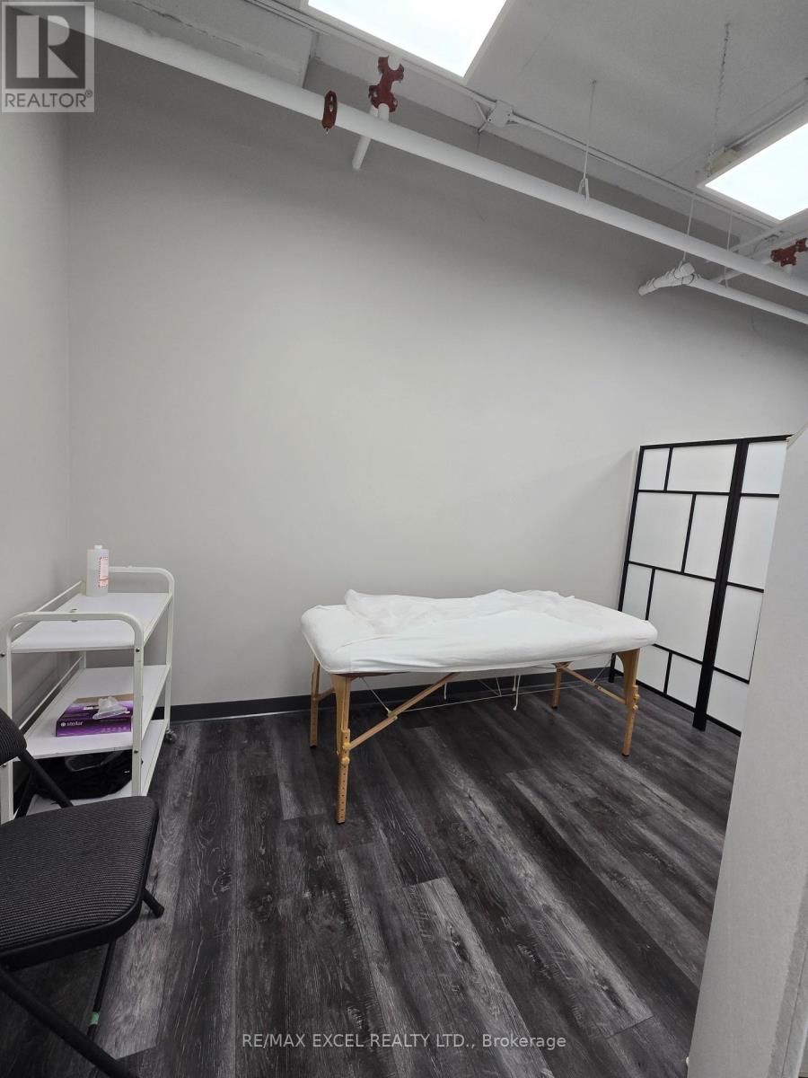 502 - 1275 Finch Avenue W Property Photo 7